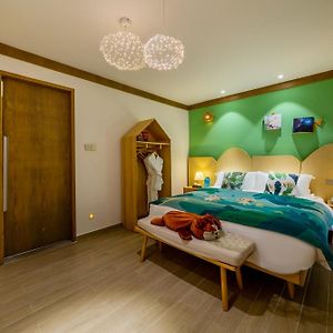 Deluxe Family Suite